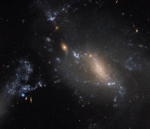 ڡϵ໥ãγ˶ص״ͼƬԴESA/Hubble & NASA
