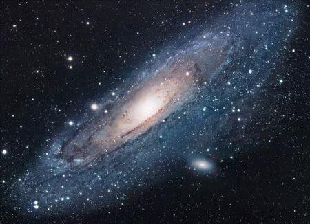 仙女座大星系 距地球约250万光年,拥有数千亿颗恒星 图/Hubble