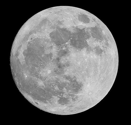 未来宇航员有望喝上月球“火山水” 表面下5至10米或有大冰层