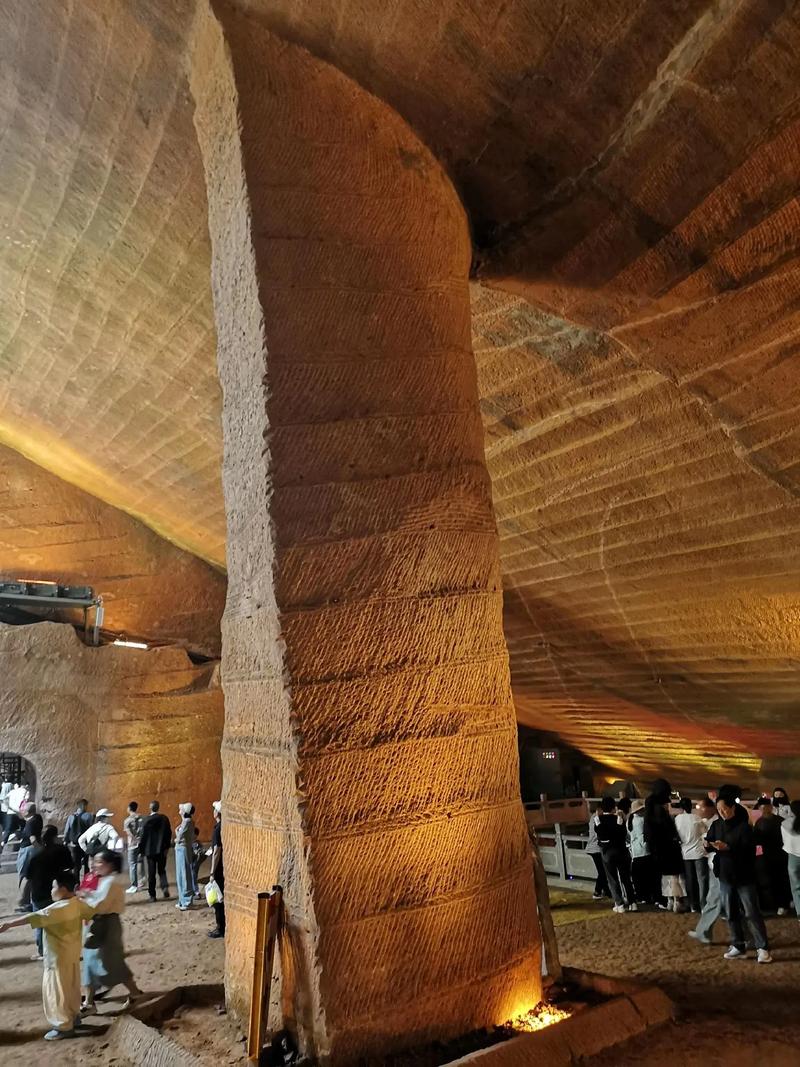 ����ʯ�߸������Ǹ��˲ι۵�