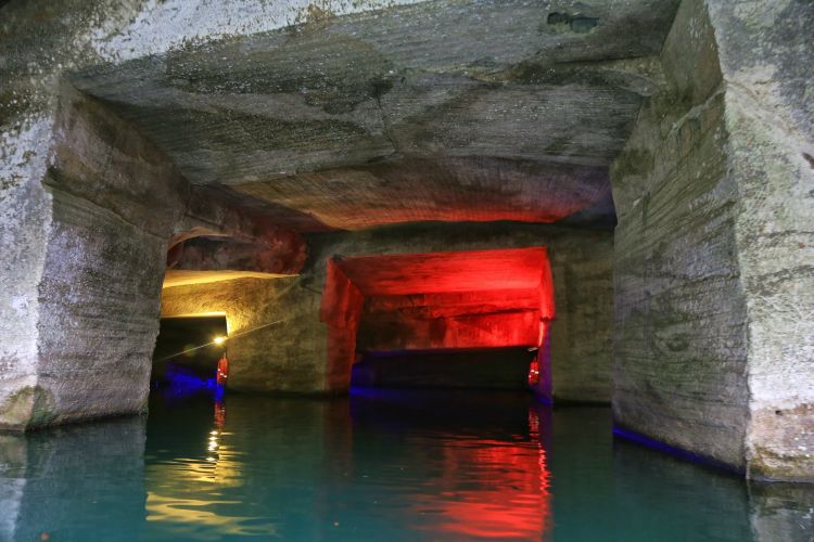 ��ɽ�Կߣ���ɽ���µ�ǧ���ض������Ų���˵����ɷ֮��