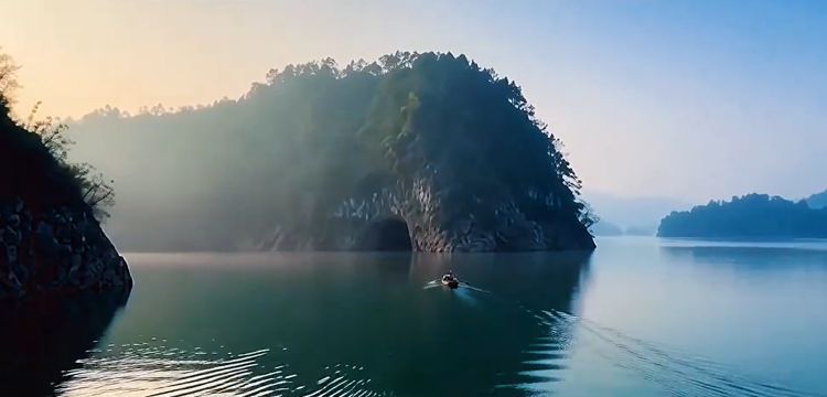 ��ɽ�Կߣ���ɽ���µ�ǧ���ض������Ų���˵����ɷ֮��